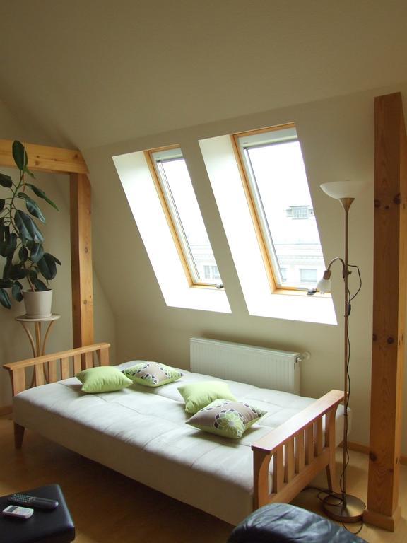 Sunlit Loft Apartment Riga Esterno foto